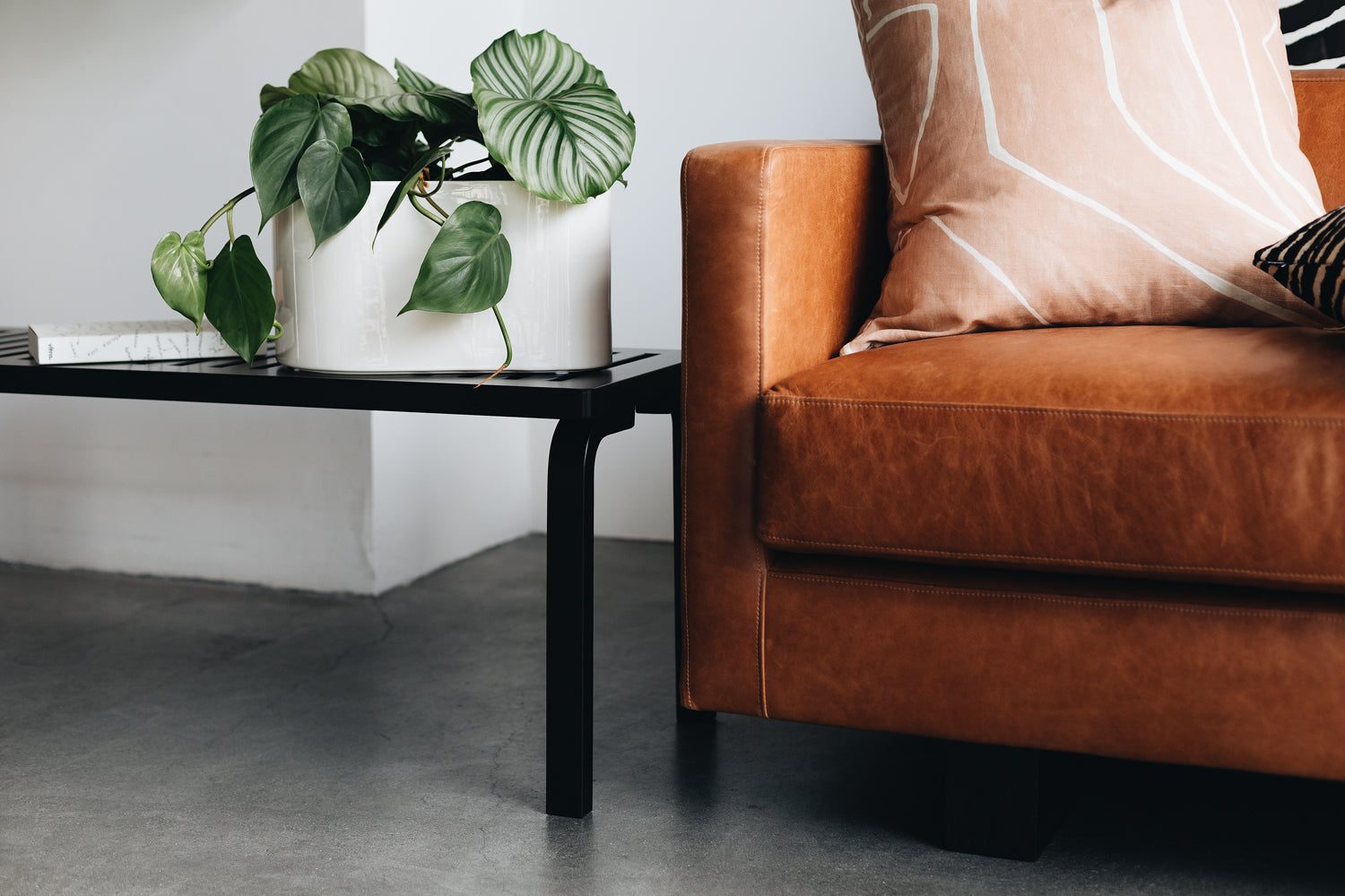 153A Bench by Artek, detail