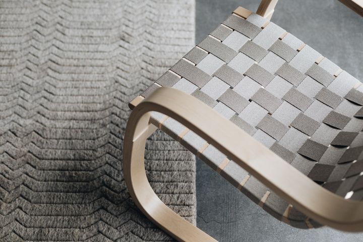 406 Chair by Artek, in situ, view 4