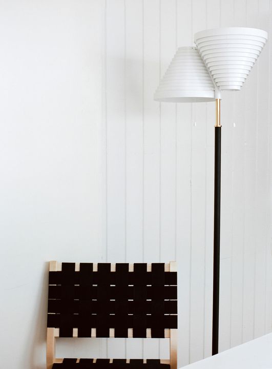 611 Chair by Artek, in situ, view 4