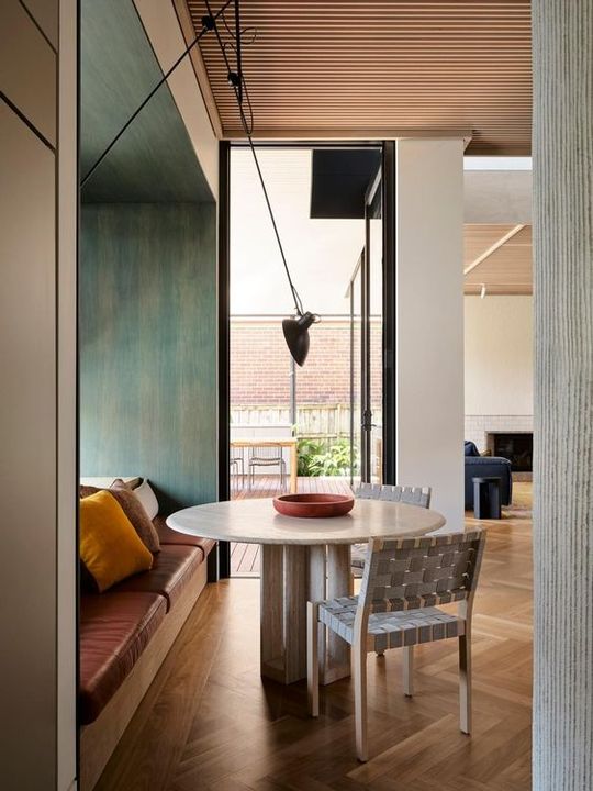 611 Chair by Artek, in situ, view 5