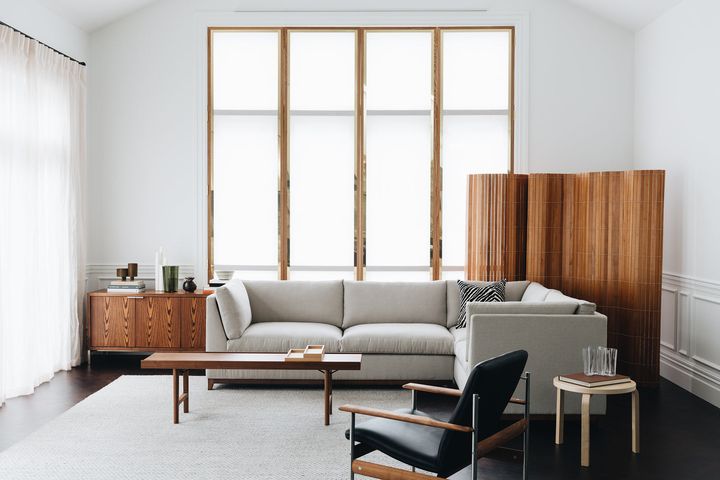 90D Table by Artek, in situ, view 3