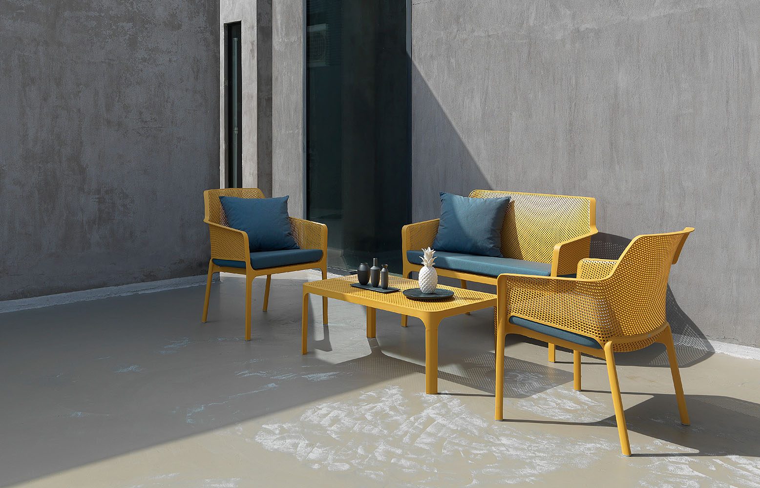 Net Relax Lounge Chair by Nardi, in situ