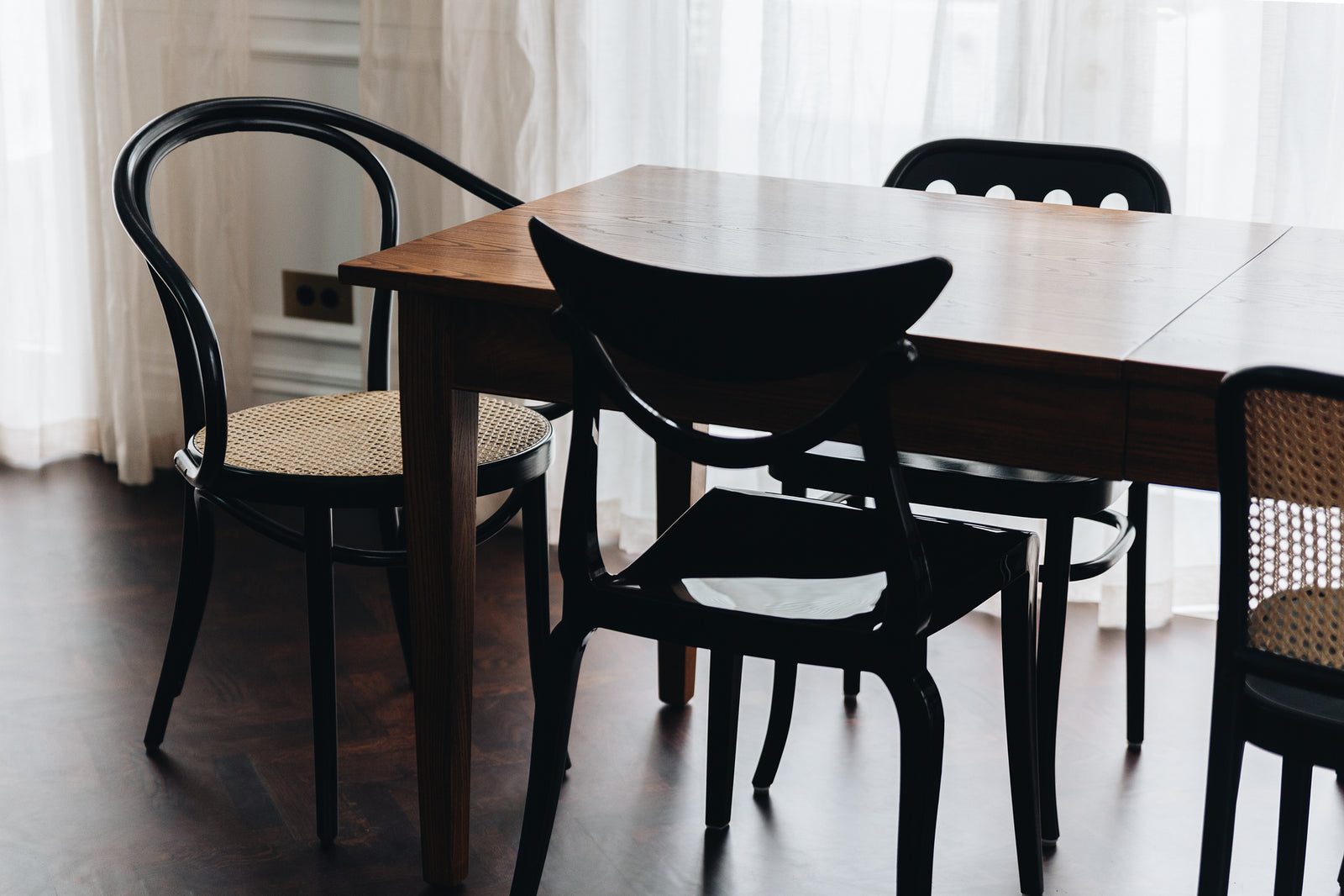 No. B9 Le Corbusier Cane Seat Arm Chair by Thonet, detail