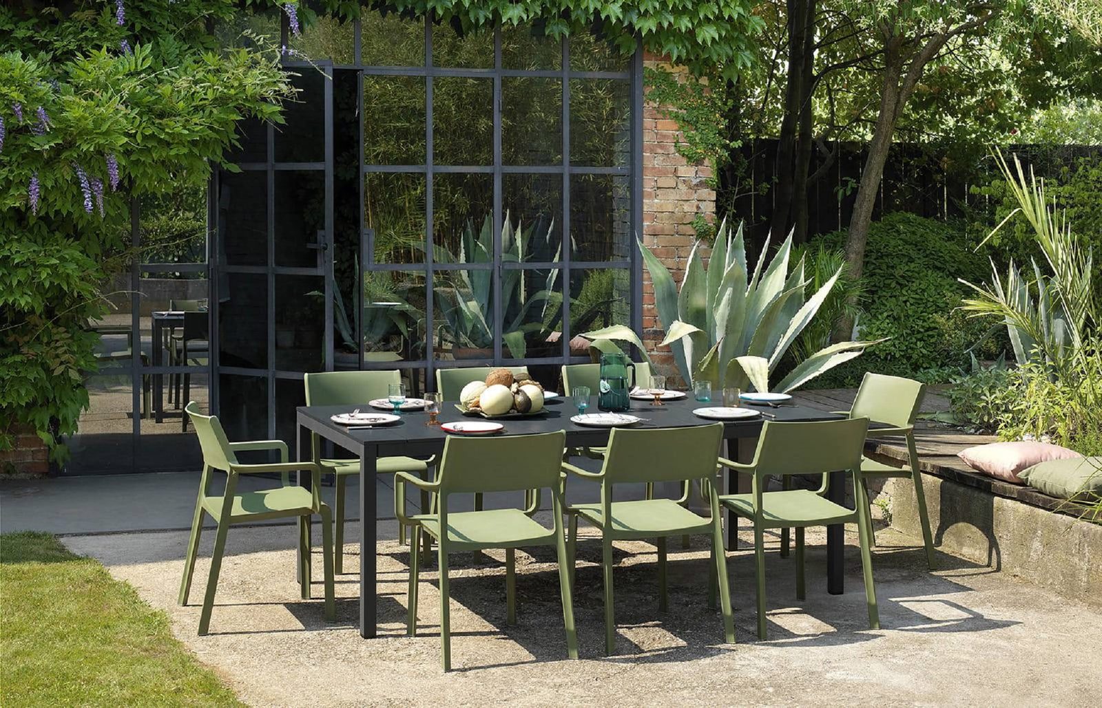 Rio 210/280 Extendable Table by Nardi, in situ