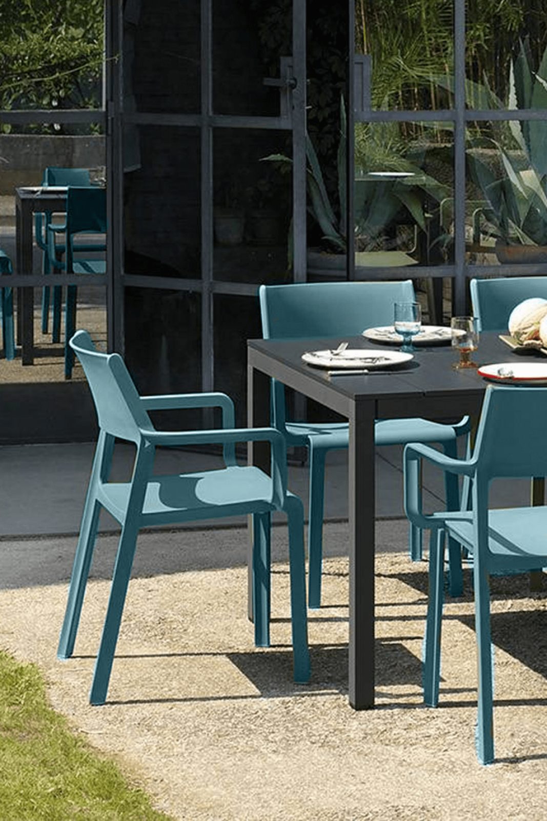 Rio 210/280 Extendable Table by Nardi, in situ