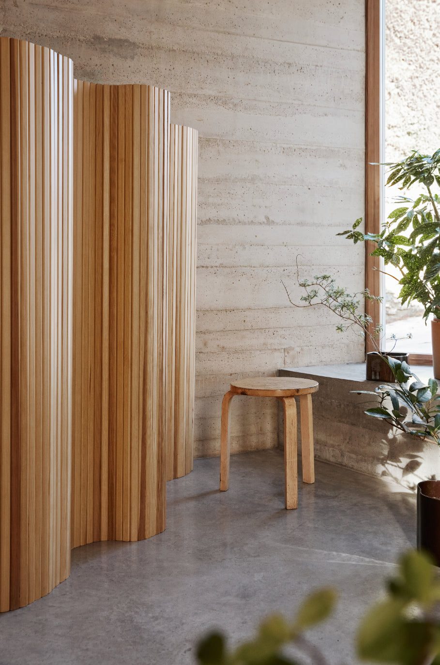Screen 100 by Artek, in situ