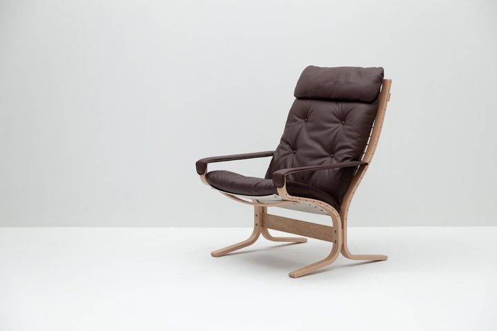 Siesta 301 Classic Chair High Back with Armrests by LK Hjelle, in situ, view 3