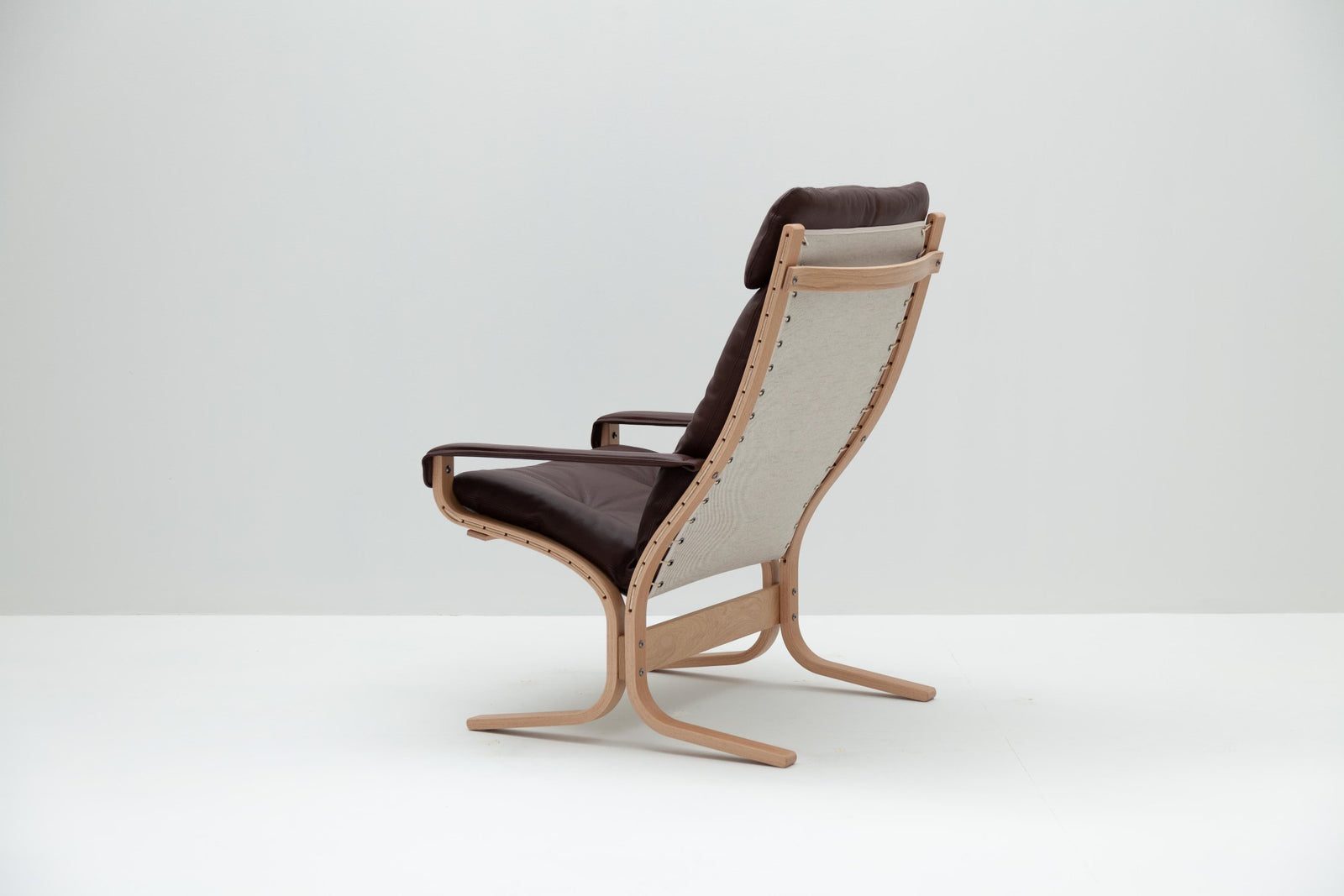 Siesta 301 Classic Chair High Back with Armrests by LK Hjelle, in situ