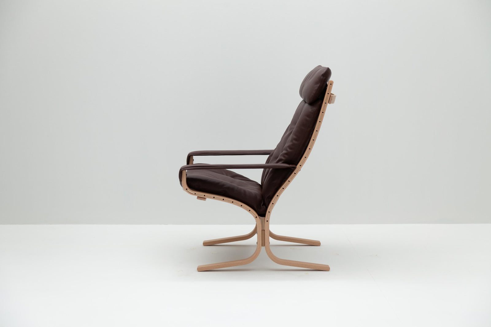 Siesta 301 Classic Chair High Back with Armrests by LK Hjelle, in situ