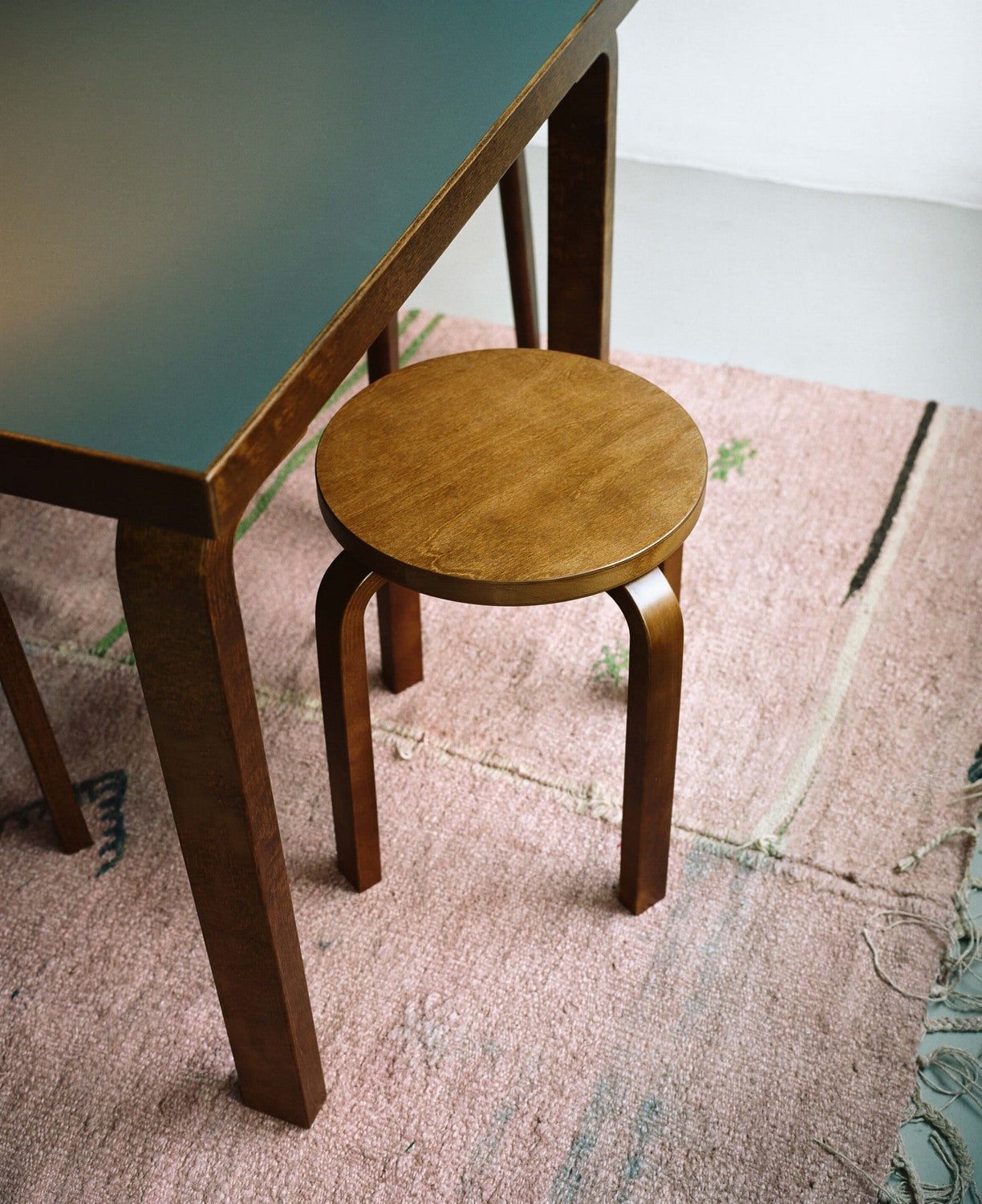 Stool E60 by Artek, detail