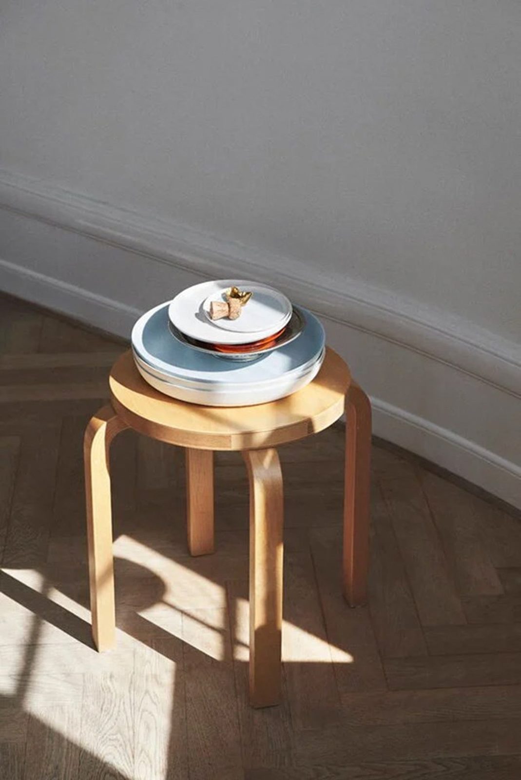 Stool E60 by Artek, in situ