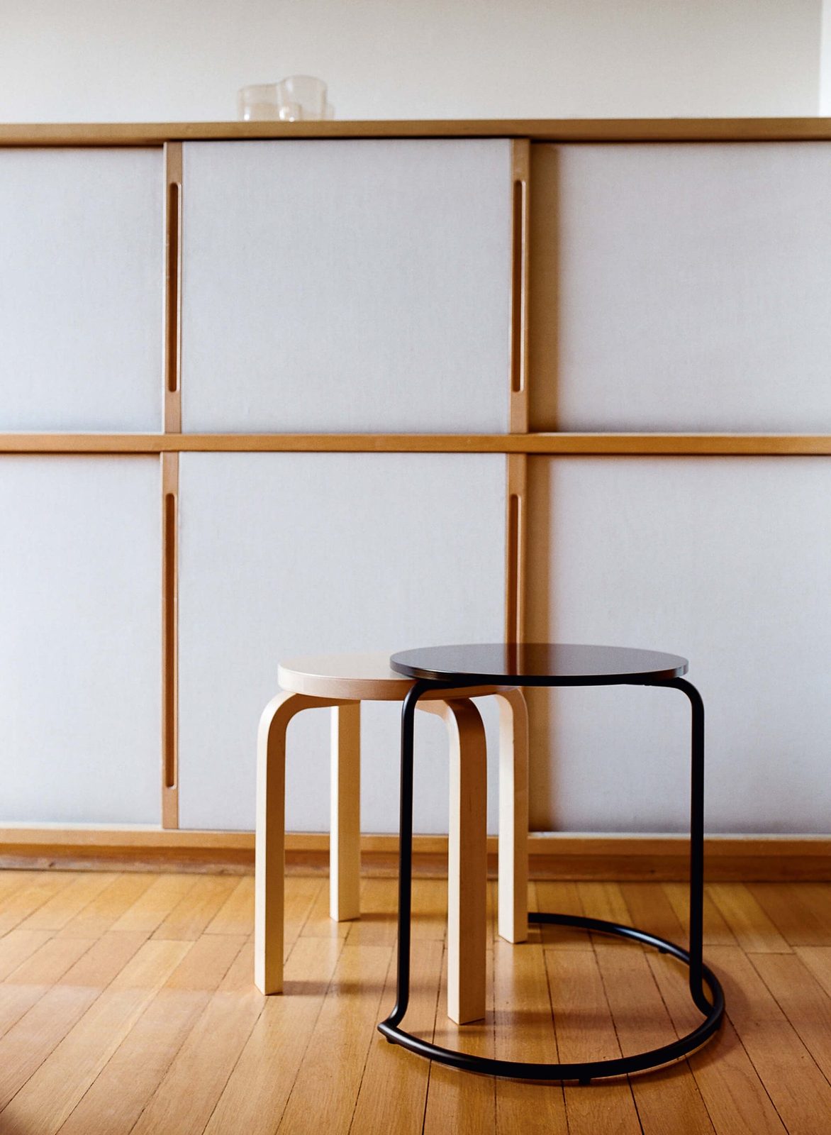 Stool E60 by Artek, in situ